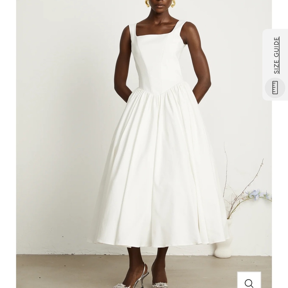 Elegant White Sleeveless Dress